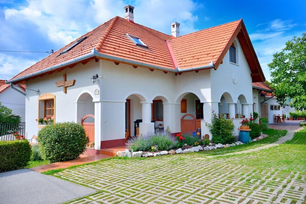 Levendula Vendeghaz Lovas Villa Exteriör bild